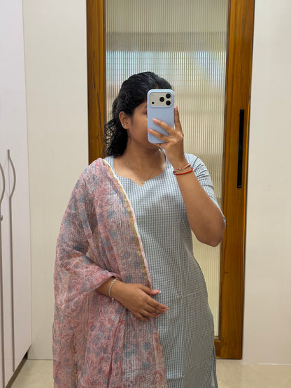 Grey self check handloom cotton with light pink Kota dupatta
