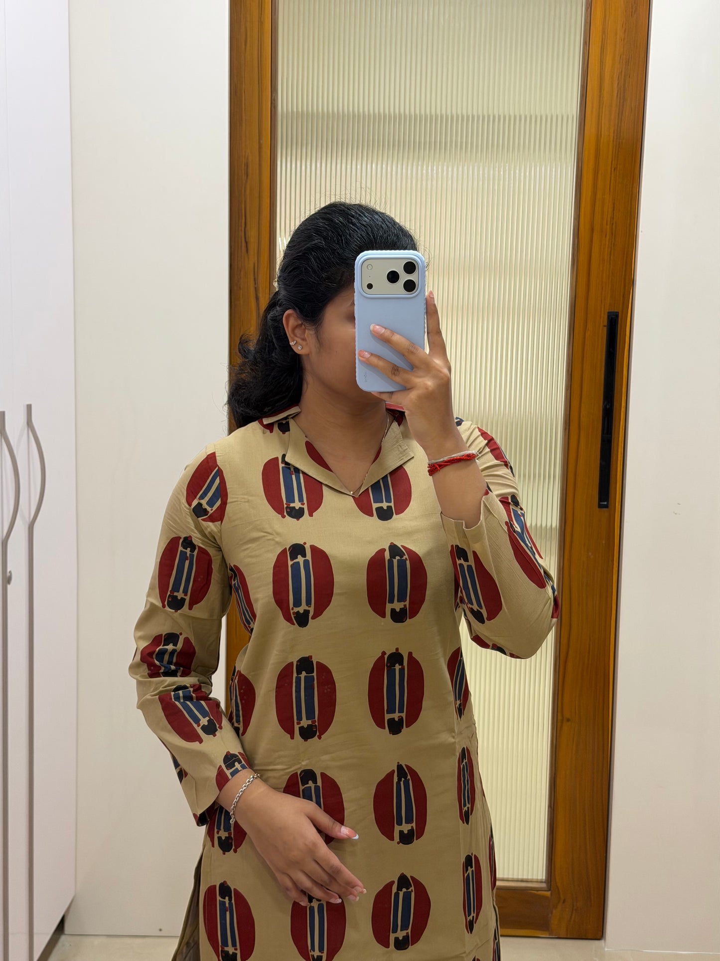 Beige ,red and blue motif coord set