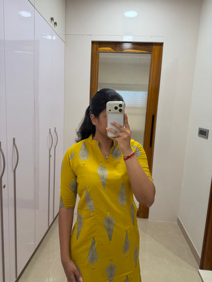 Yellow tree motif and black coord set