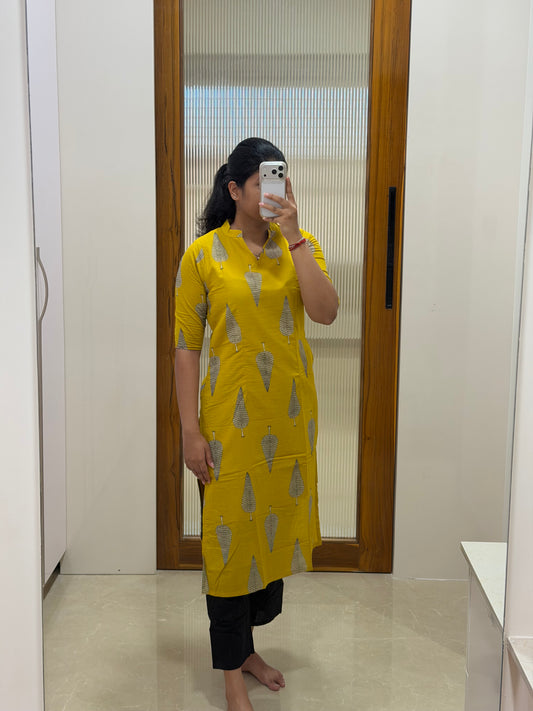Yellow tree motif and black coord set