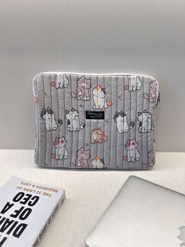 Grey cats - Laptop sleeve