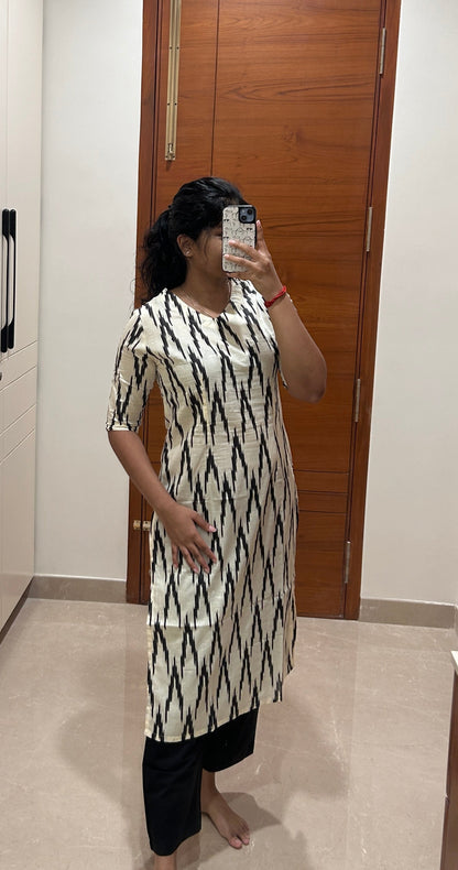 Offwhite and black abstract coord set